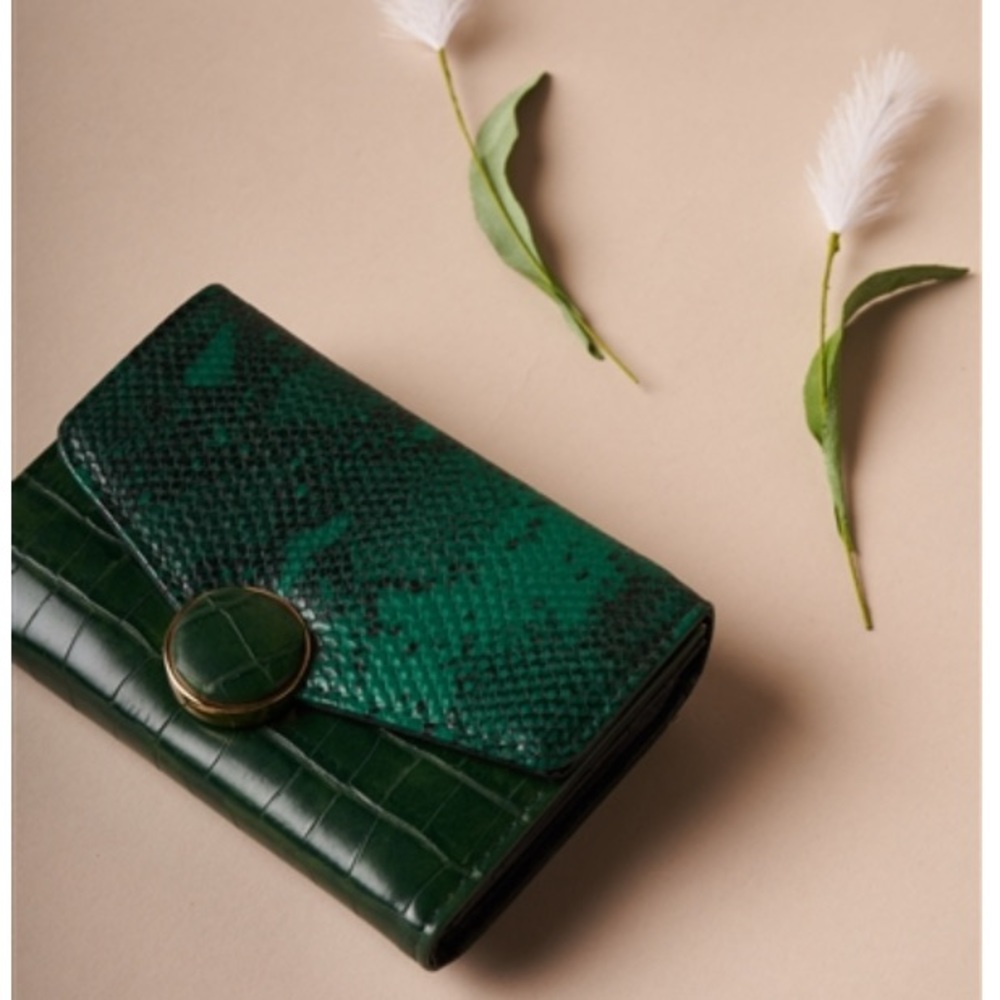 - Snake skin print retro vegan leather wallet